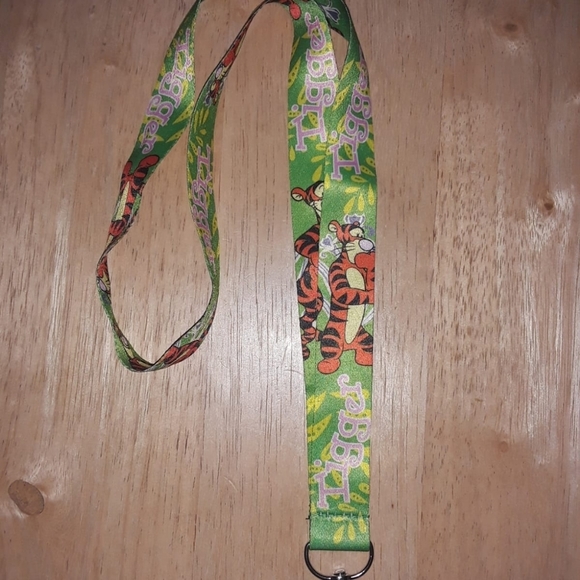 Disney Green Winnie the Pooh Tiger Lanyard & Clip - Picture 2 of 7